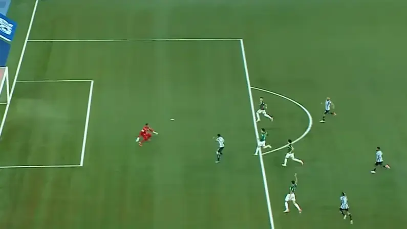 Denilson analisa gol perdido por Villalba e culpa gramado sintético