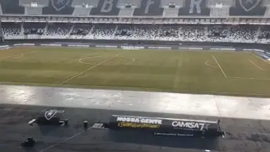 Gramado do Nilton Santos recebe cortiça e apresenta aspecto terroso, mas Botafogo garante boas condições para jogo com Athletico-PR Gramado do Nilton Santos recebe cortiça e apresenta aspecto terroso, mas Botafogo garante boas condições para jogo com Athletico-PR