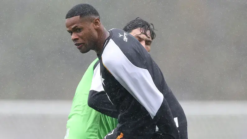 Com retornos de Santi e Júnior Santos, Botafogo divulga relacionados para jogos contra Cienciano e Vitória; Paulinho fica fora da viagem