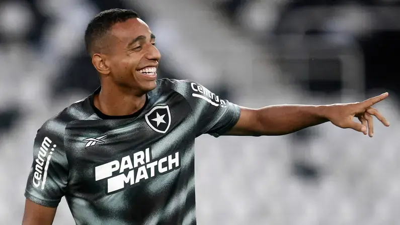 Botafogo sonda Victor Sá, mas esbarra no alto valor do atacante