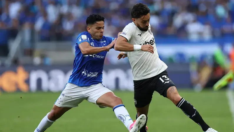Alex Telles valoriza folga e projeta retorno do Botafogo após período sem jogos