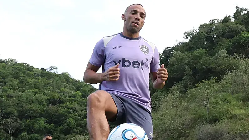 Marçal retorna ao Botafogo para duelo da Copa do Brasil; Santi e Villalba ficam fora