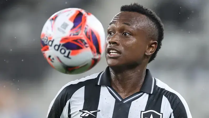 Botafogo pode ceder Nathan Fernandes ao Ludogorets para abater dívida
