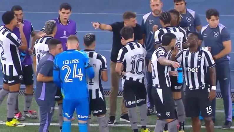 Líderes do elenco tentaram convencer John Textor a não demitir Martín Anselmi do Botafogo e prestaram apoio ao treinador