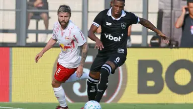 Comentaristas elogiam maturidade e inteligência de Danilo em grande fase no Botafogo Comentaristas elogiam maturidade e inteligência de Danilo em grande fase no Botafogo