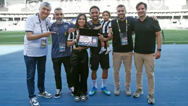 Vitinho celebra 100 jogos pelo Botafogo com emoção e gratidão Vitinho celebra 100 jogos pelo Botafogo com emoção e gratidão