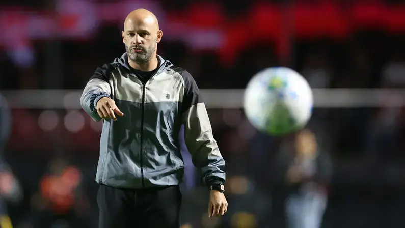 Botafogo se reúne com Franclim sobre proposta do Vasco e coloca futuro nas mãos do treinador
