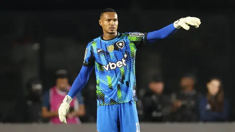 Cruzeiro mira ex-goleiro do Botafogo a pedido de Artur Jorge