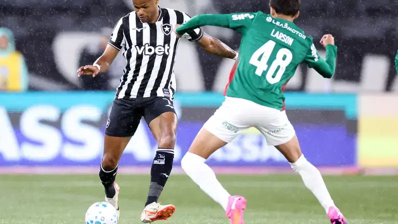 Júnior Santos lamenta empate, mas celebra retorno ao bom futebol