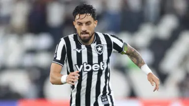 Alex Telles revela conselhos a jovens e 'premonição' em vitória do Botafogo Alex Telles revela conselhos a jovens e 'premonição' em vitória do Botafogo