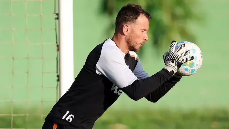 Neto recebe sondagens de clubes de cinco países para deixar o Botafogo; falta aval da GDA Luma