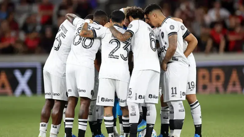 ATUAÇÕES FN: Arthur Cabral e Alexander Barboza são os piores em Athletico-PR 4 x 1 Botafogo; Raul e Bastos falham