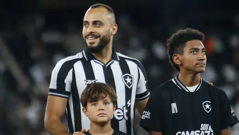 Nicola: Corinthians 'recua' após repercussão ruim por Arthur Cabral, do Botafogo