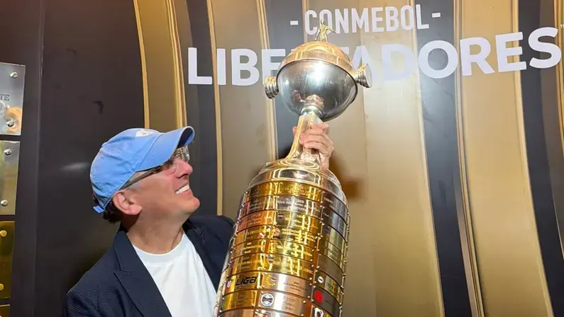 John Textor comenta contratação de Tite, seu antigo alvo para o Botafogo: ‘Se eu voltar ao controle, o mantenho’
