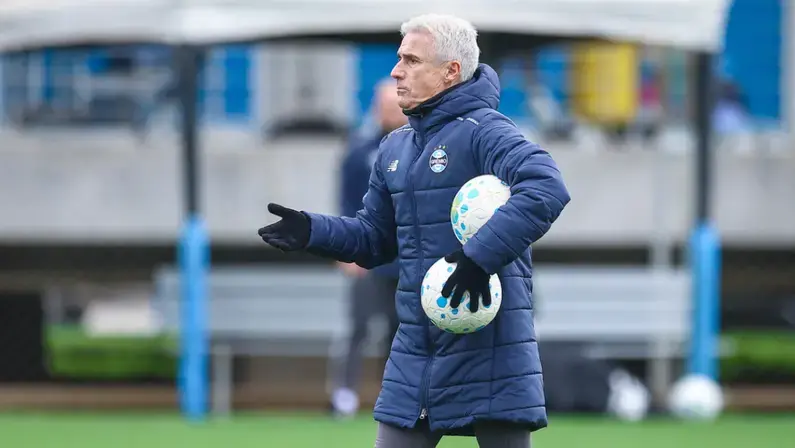 Botafogo: Tite tem 90% de aprovação interna, Castro é vetado pelo clube social