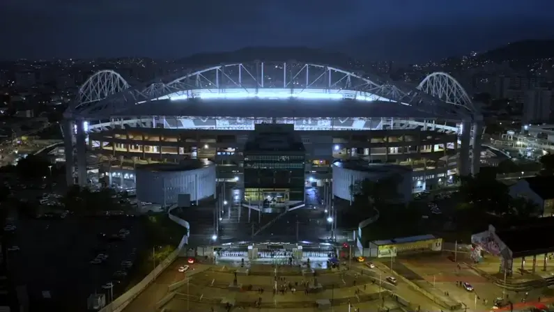 Torcida do Vasco esgota ingressos para setor visitante no clássico contra o Botafogo