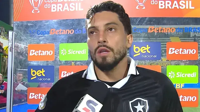 Alex Telles desabafa após eliminação do Botafogo na Copa do Brasil: 'A culpa é nossa, dos jogadores. Esse não é o nosso nível'