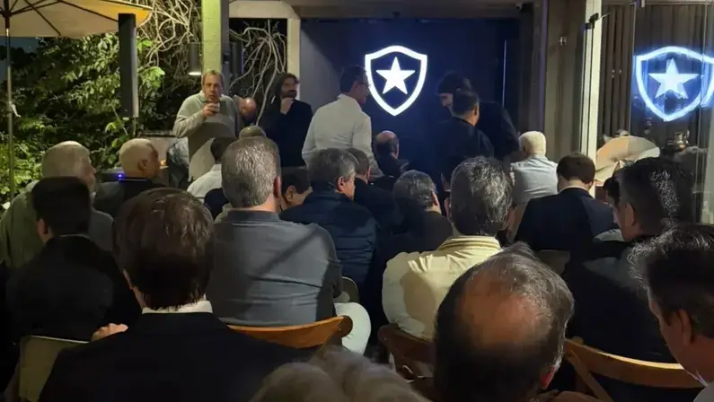 'Sabatinado' por conselheiros, Gabriel de Alba 'causou impressão bem positiva' no Botafogo, diz canal