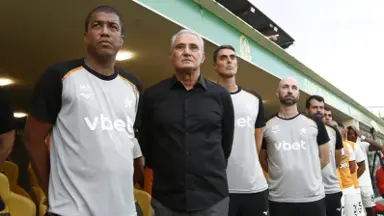 Com três auxiliares, Tite explica divisão de funções na comissão técnica do Botafogo Com três auxiliares, Tite explica divisão de funções na comissão técnica do Botafogo