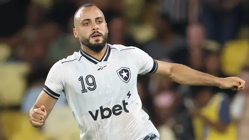 Botafogo e Corinthians têm reunião por Arthur Cabral, mas salário emperra acordo
