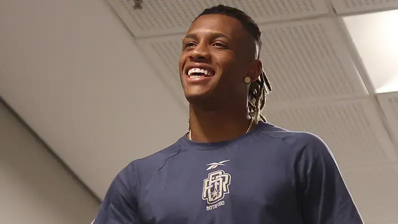 De volta ao Botafogo, Danilo é o segundo volante do mundo com mais gols em 2026
