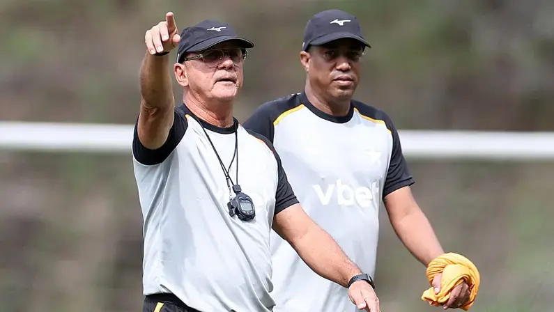 Botafogo planejava transição para técnico europeu com Bellão até o fim do ano