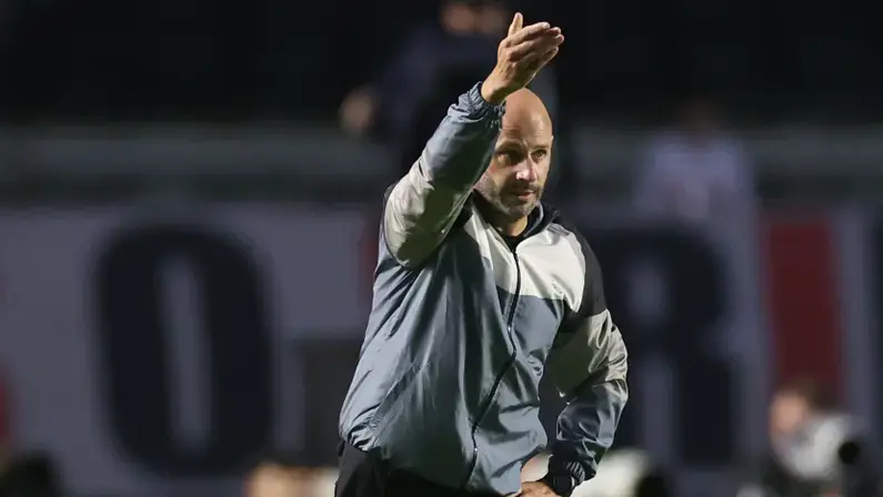 Com proposta na mesa, Franclim Carvalho ainda não se decidiu e teme repercussão negativa se trocar Botafogo por Vasco, diz TV