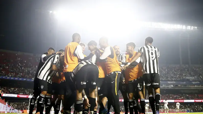Botafogo pode recorrer a linha de crédito para honrar compromissos até fechar contrato com novo investidor