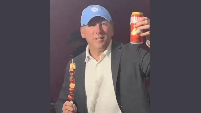 Ex-Botafogo, John Textor acena bandeira da paz a Montenegro: 'Espero que um dia a gente possa tomar uma cerveja e superar tudo isso'