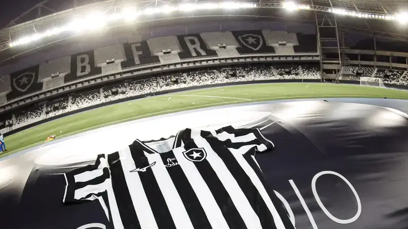 Especialista diz que venda 'libera' Lyon de dívidas dentro da Eagle e explica impactos no Botafogo