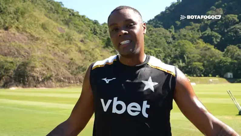 Botafogo detalha recuperação de Kaio Pantaleão e projeta retorno em outubro: 'Não vejo a hora de voltar', diz zagueiro