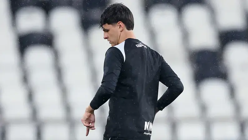 Montoro teve entorse no tornozelo e pode voltar ao Botafogo contra o Coritiba