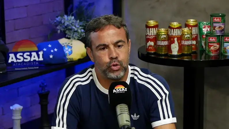 Artur Jorge recorda coletiva histórica no Botafogo: 'Eu convoquei porque precisávamos. Mídia distorce e faz aquilo que quer'