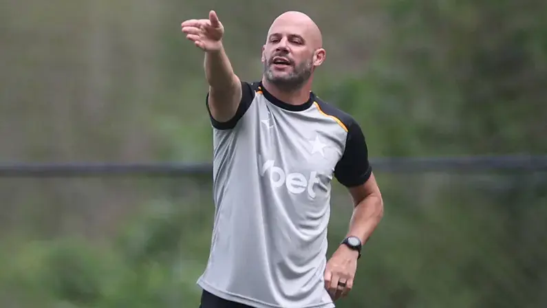 Vasco apresenta proposta oficial de dois anos por Franclim Carvalho e aceita pagar multa rescisória