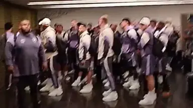 Organizada vai ao aeroporto e protesta após eliminação do Botafogo na Copa do Brasil para a Chapecoense; veja vídeo Organizada vai ao aeroporto e protesta após eliminação do Botafogo na Copa do Brasil para a Chapecoense; veja vídeo