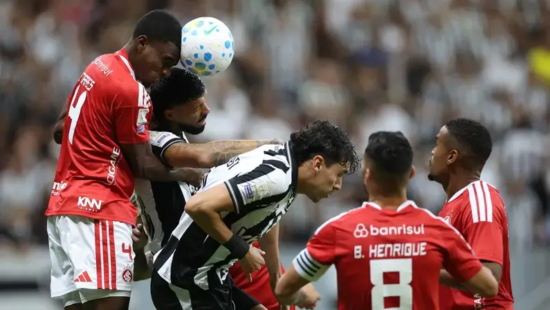 Botafogo não consegue sustentar vantagem e empata com Internacional