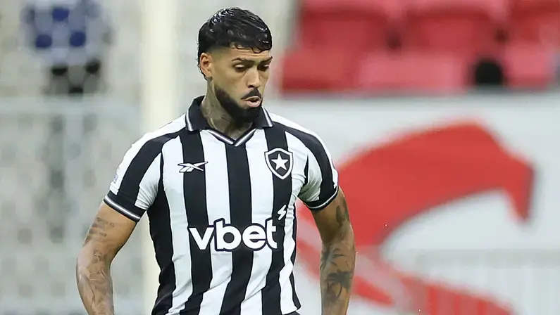 Botafogo define jogos para utilizar Alexander Barboza antes de ida para o Palmeiras, diz TV