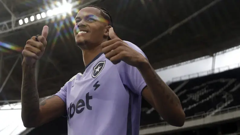Santos não consegue fechar negociação, e Newton fica no Botafogo
