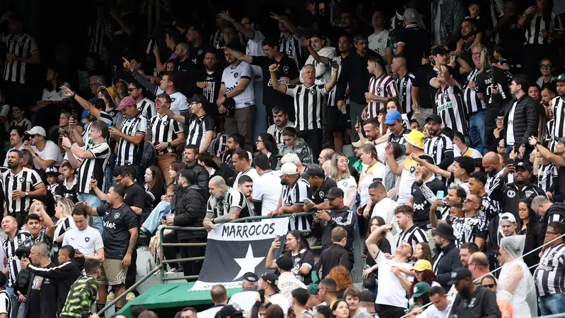 Auxiliar destaca torcida do Botafogo em jogo com Coritiba: 'Apoiou o tempo inteiro. Time precisou um pouco de carinho, vai dar resposta em campo'