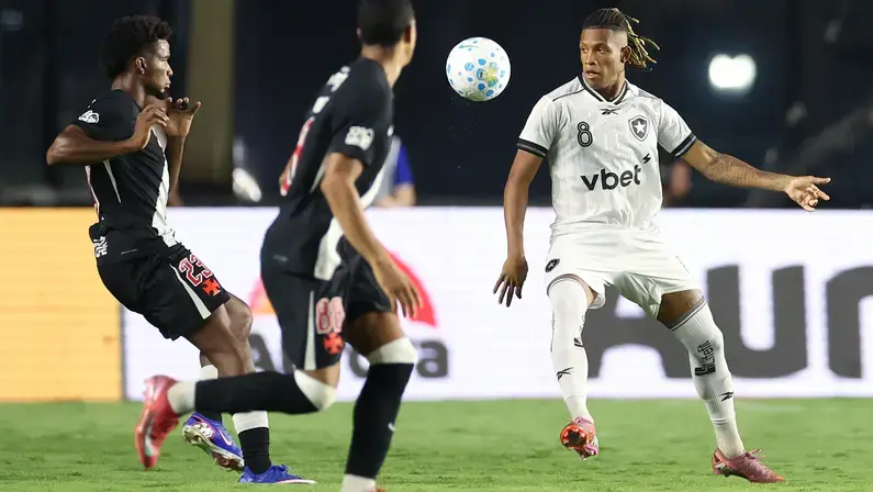 Danilo exalta vitória do Botafogo e mira Seleção Brasileira