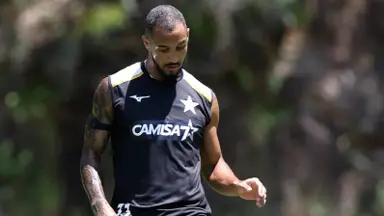 Arthur Chaves e Lucas Monzón desfalcam Botafogo contra o Coritiba Arthur Chaves e Lucas Monzón desfalcam Botafogo contra o Coritiba
