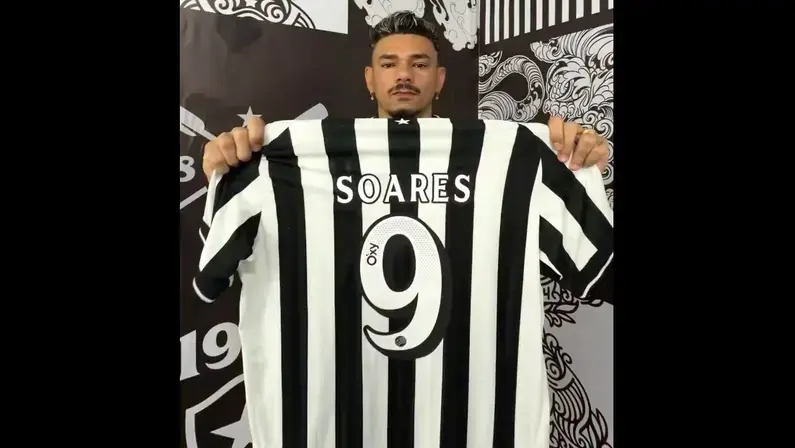 Danilo Pereira cede camisa 9 do Botafogo a Tiquinho Soares