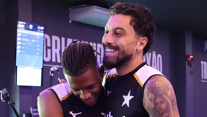 Alex Telles elogia Danilo no Botafogo e busca o ajudar: 'Quando ele toma conta do meio, pode fazer a diferença para nós'