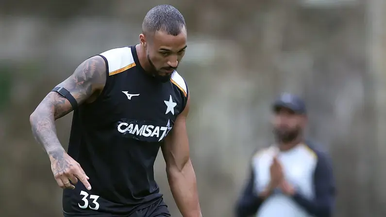 Lucas Monzón treina e pode ser mais um reforço do Botafogo contra o Internacional