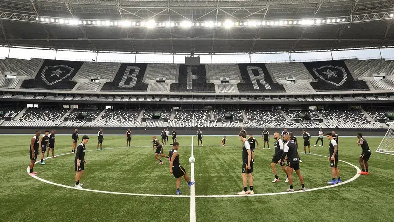 Dirigentes e scout do Botafogo participam da escolha do novo técnico