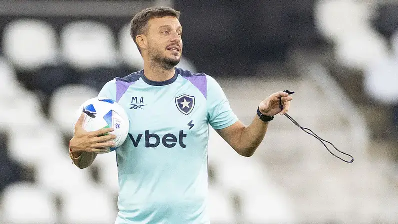 Comentarista: ‘Se Textor decidir demitir Anselmi com menos de 20 jogos, a culpa não é do técnico, é dele’