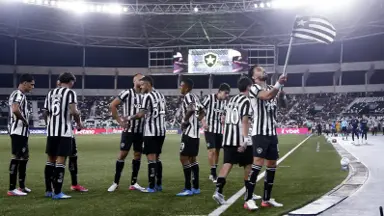 Alex Telles dedica golaço ao pai e exalta Botafogo após renovação Alex Telles dedica golaço ao pai e exalta Botafogo após renovação