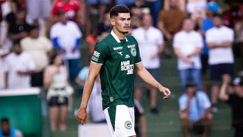 Botafogo oficializa proposta por zagueiro Anthony, do Goiás
