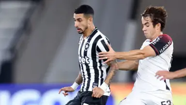 Bellão confirma uso de Santi e Matheus Martins enquanto negociações não avançam Bellão confirma uso de Santi e Matheus Martins enquanto negociações não avançam