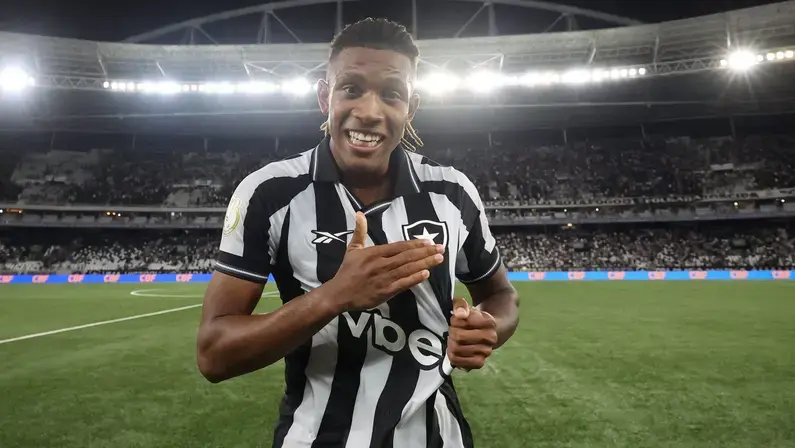 Manchester United é mais um clube de olho em Danilo, do Botafogo